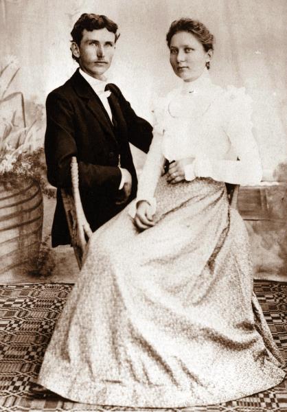 Albano & Gini engagement photo, 1900 